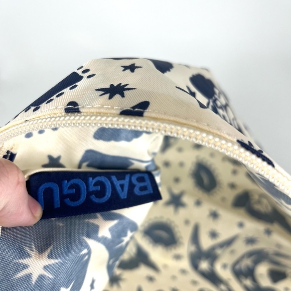 Baggu Spring 2024 Cream & Navy Cherub Bow Pattern Large Go Pouch NWOT - Picture 5 of 8